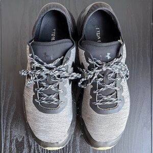Under Armour Gray and Black Athletic Shoes Sleek Design